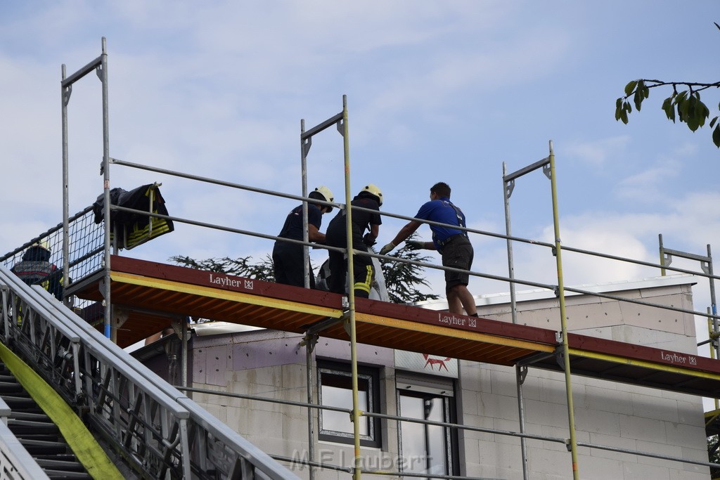 Dachstuhlbrand Koeln Poll Geislarerstr P629.JPG - Miklos Laubert